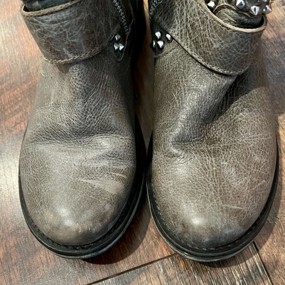 STEVE MADDEN Monicaa Leather Studded Moto Boots Size 7 - Picture 6 of 10